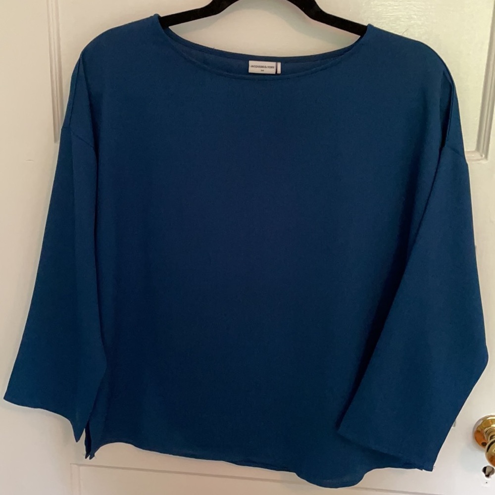 Blue round neck top w/ three quarter inch sleeve